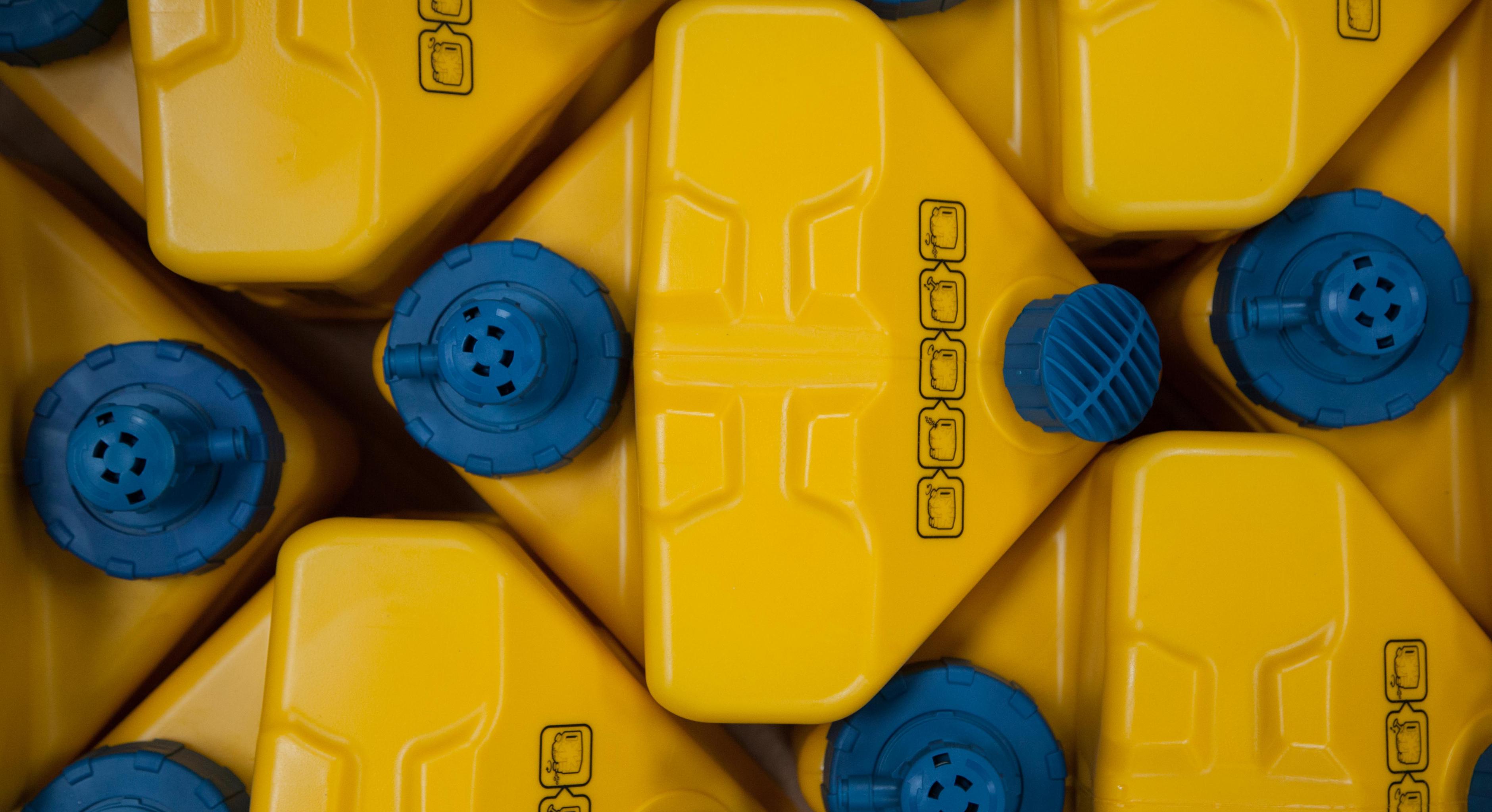 Markante Optik: LifeSaver-Cubes sind an ihrer gelben Farbe mit den blauen Öffnungskappen leicht zu erkennen.