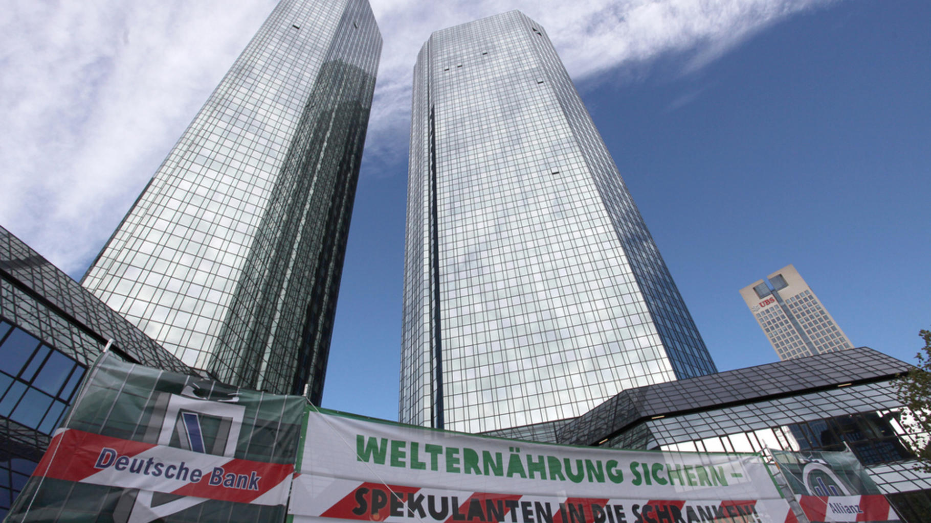 Demo vor der Deutschen Bank in Frankfurt am Main: Spekulanten in die Schranken!