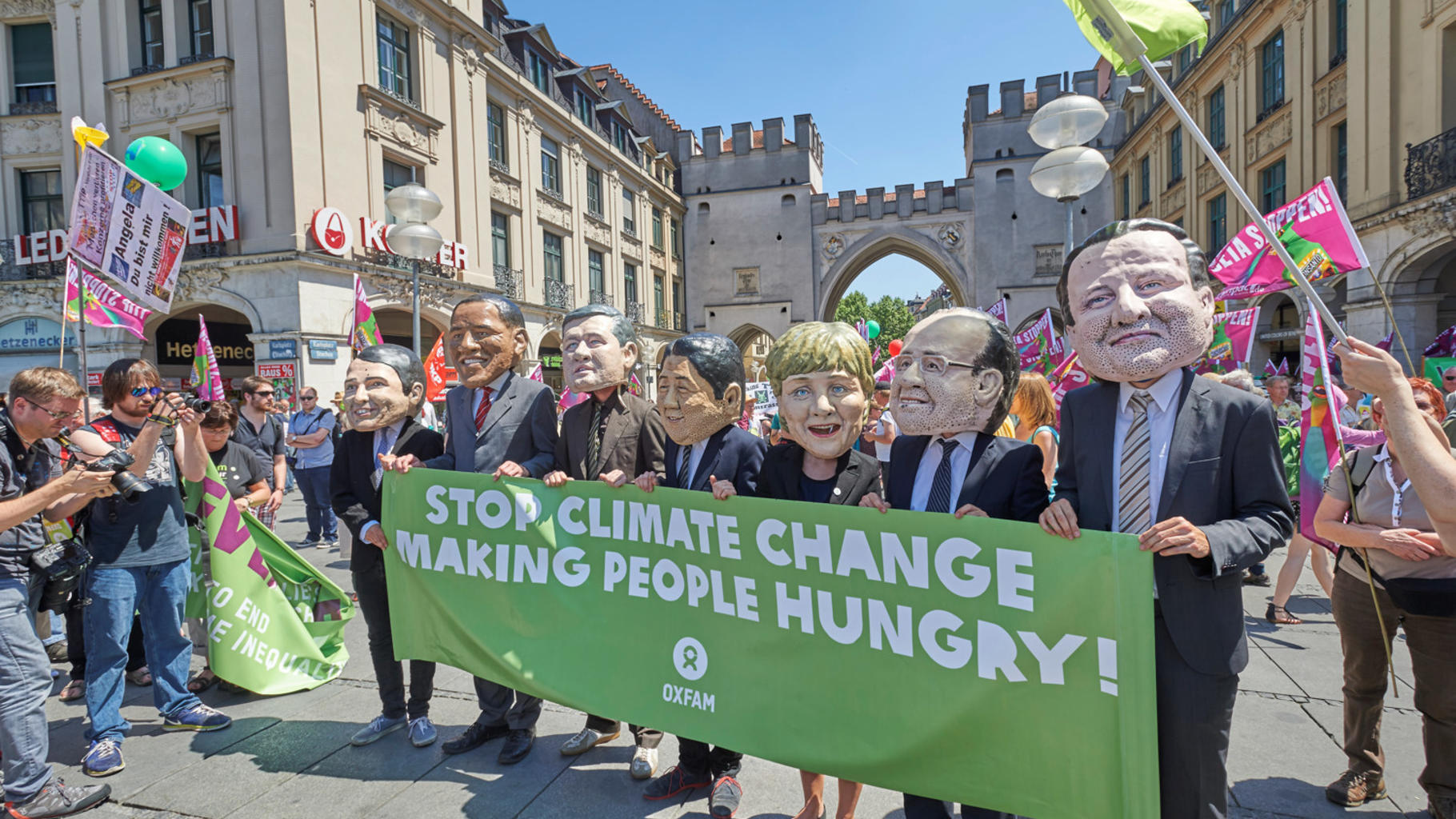 Oxfam auf G7-Demo in München