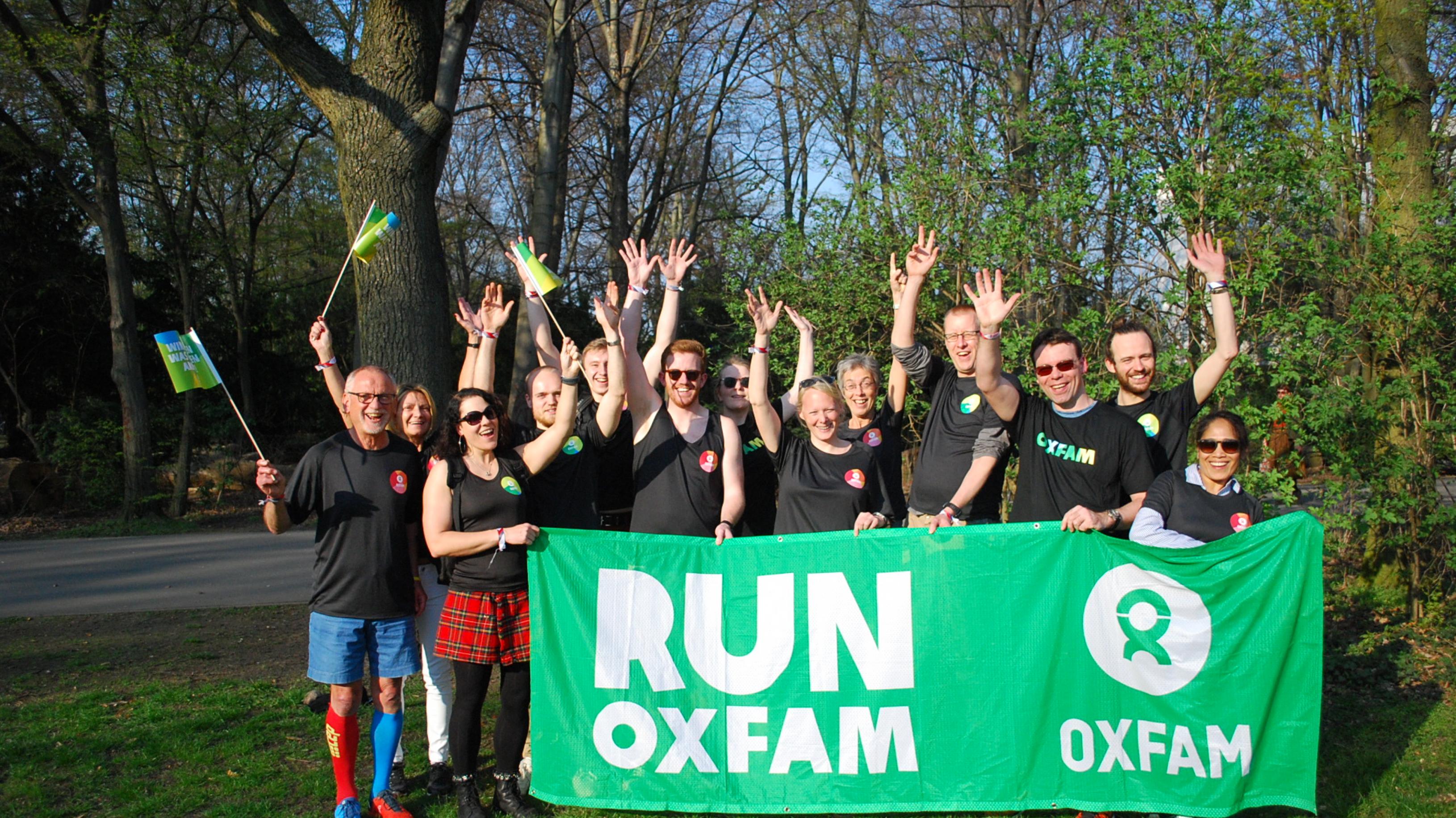 Einige Läuferinnen und Läufer des Oxfam Running Teams 