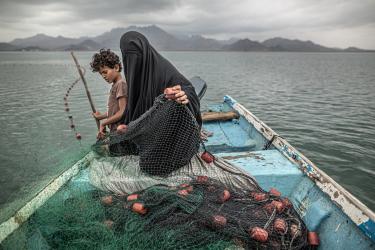 Fatima Saeed beim Fischen Fatima Saeed beim Fischen