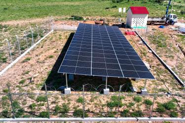 Nachhaltige Lebensgrundlagen schaffen: Eine Solaranlage in Somalia. Eine von Oxfam installierte Solaranlage ist aus der Vogelperspektive abgebildet.
