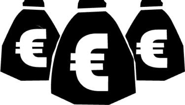Drei illustrierte Geldsäcke mit Eurozeichen als Aufschrift.