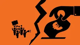 Illustration: Ein Riss tut sich zwischen zwei Seiten auf. Auf einer demonstriert eine Gruppe von Menschen; auf der anderen wirft eine riesige Hand mit Manschettenknopf einen Geldschein in eine Wahlurne.