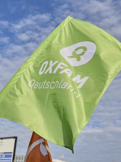 Grüne Oxfam-Fahne