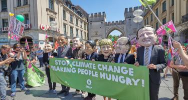 Oxfam auf G7-Demo in München