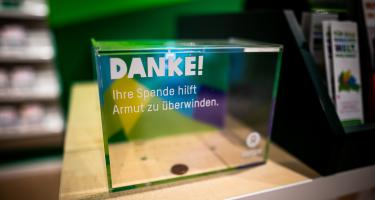 Spendenbox Spendenbox in einem Oxfam Shop
