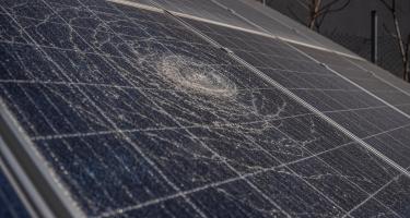 Beschädigte Solarpanele in Baalbek im Jahr 2025