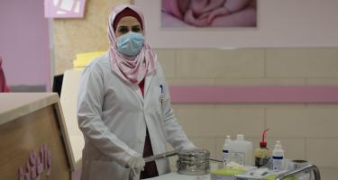 Heba Shalan, eine Mutter und Krankenschwester aus dem Jabalia-Flüchtlingslager Heba Shalan, eine Mutter und Krankenschwester aus dem Jabalia-Flüchtlingslager