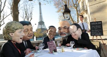 Oxfam-Stunt zum Auftakt der Klimakonferenz in Paris, 28.11.2015 Oxfam-Stunt zum Auftakt der Klimakonferenz in Paris, 28.11.2015