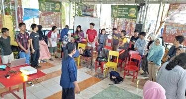 Cahyanti B Ratri bei der Durchführung eines Safeguarding-Trainings in Indonesien Cahyanti B Ratri bei der Durchführung eines Safeguarding-Trainings in Indonesien