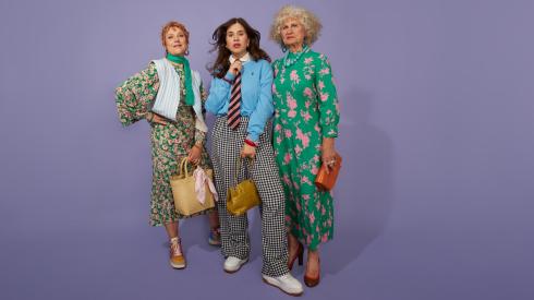 Secondhand September: drei Models in farbenfroher Kleidung